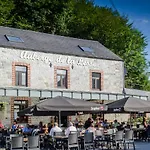 De La Lesse Hotel