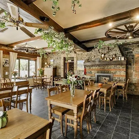 Hotel De La Lesse 3*