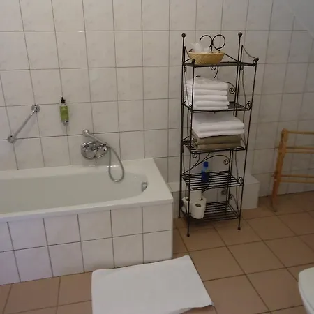 Hotel De La Lesse 3*