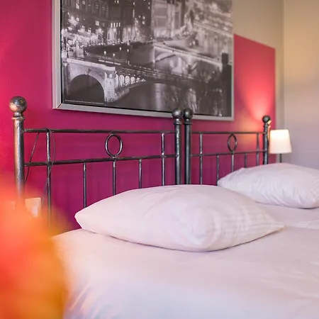 Hotel De La Lesse 3*