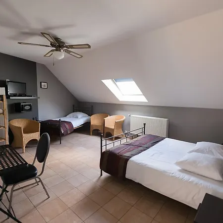 De La Lesse 3* Celles (Namur)