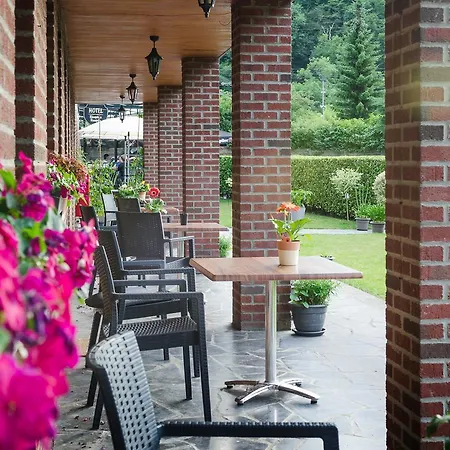 Hotel De La Lesse 3*