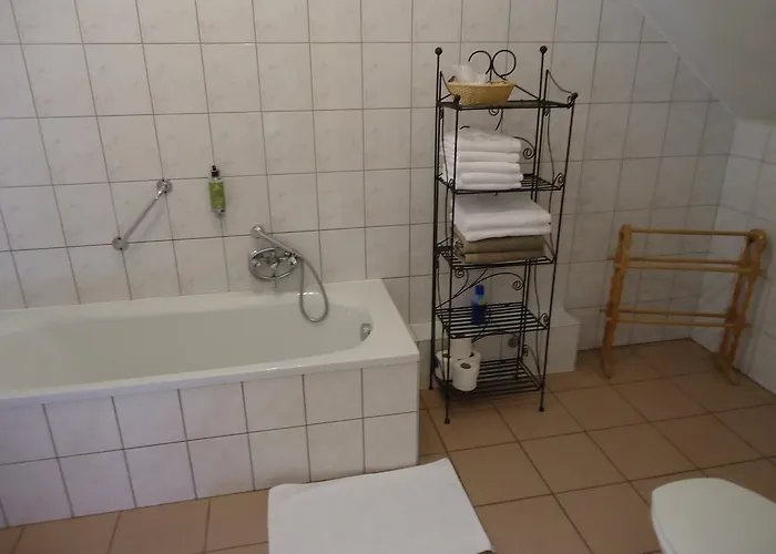 Hotel De La Lesse 3*