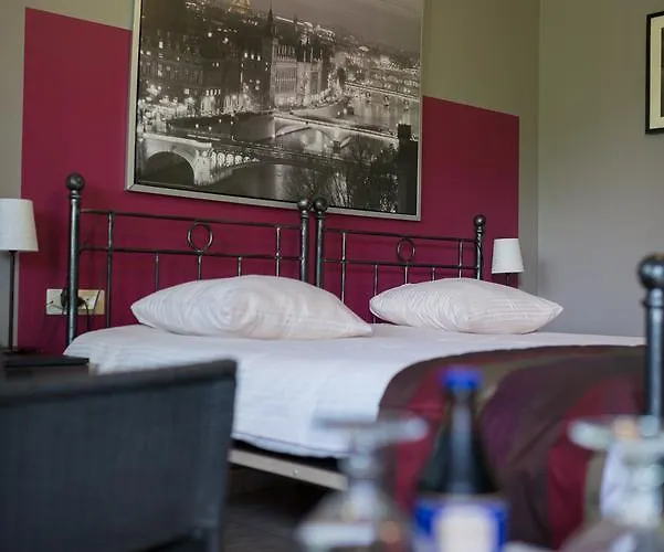 De La Lesse 3* Celles (Namur)