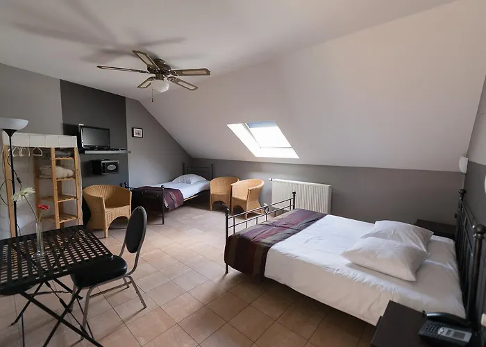 De La Lesse 3* Celles (Namur)